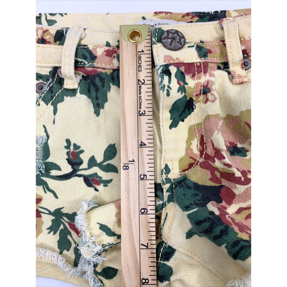 Mudd Denim Shorts Juniors 7 Yellow Floral Lace Shorttail Booty Cut Offs Distress - Picture 9 of 10